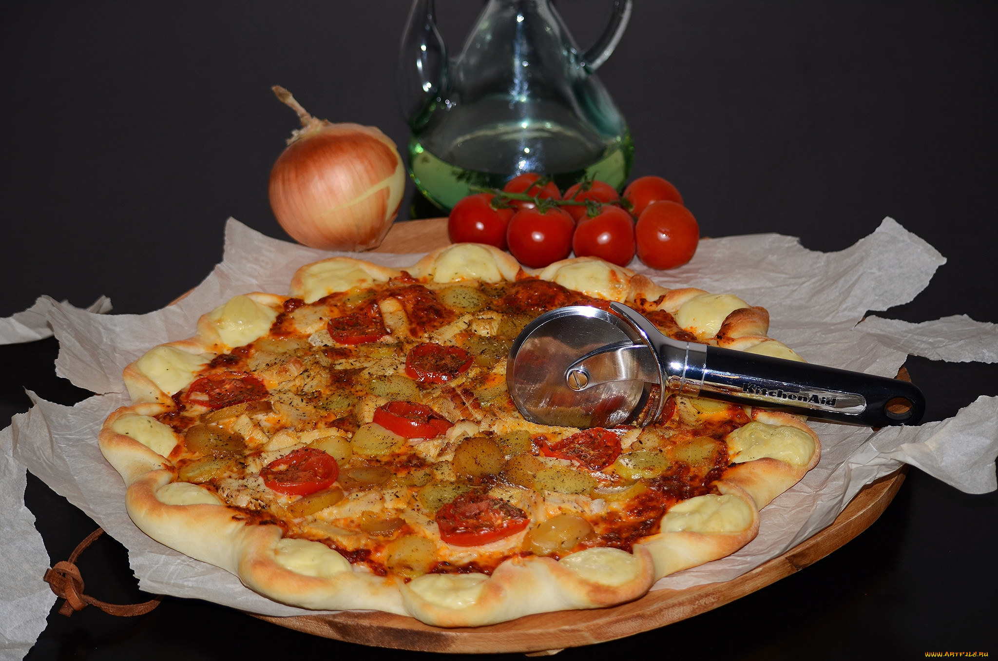 Look pizza. Луковая пицца. Пицца с луком. Пицца с луком картинка. Пицца без лука фотографии.